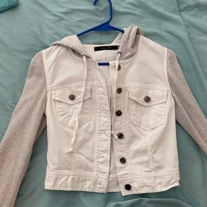 Cropped white denim hooded jacket